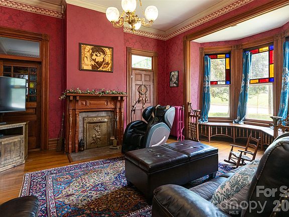 5th image of 411 W Union St