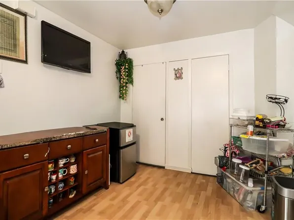 923 East 85th Street image 12 of 21