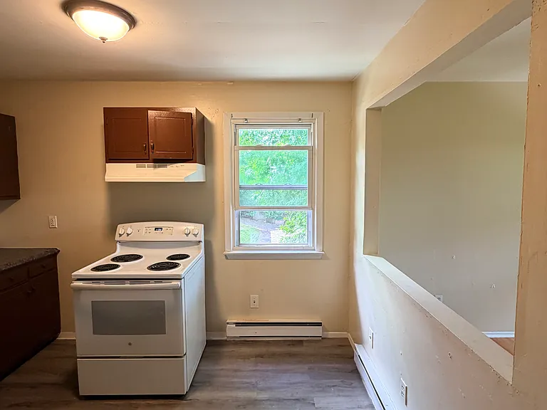 240 Sheffield Ave #B1 — Photo 4
