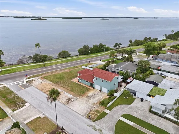 1963 Edgewater Dr, Clearwater, FL 33755