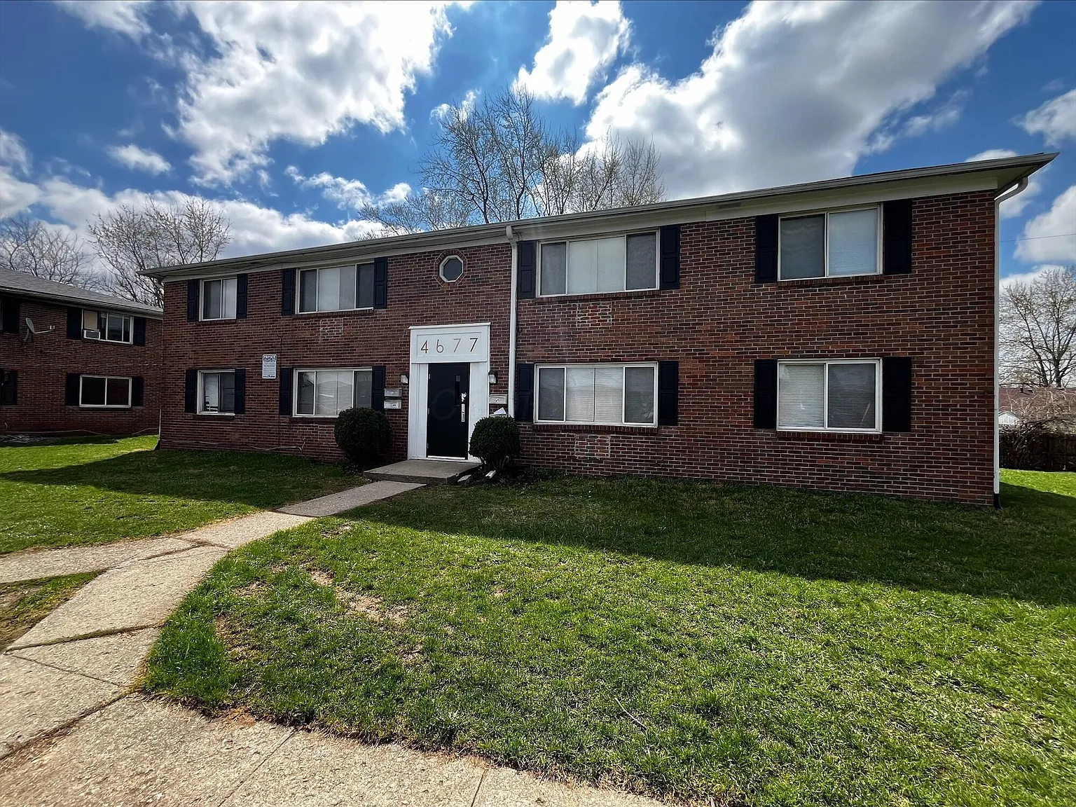 2 bed, 1.0 bath, 4941 sqft, $975 — Photo 1