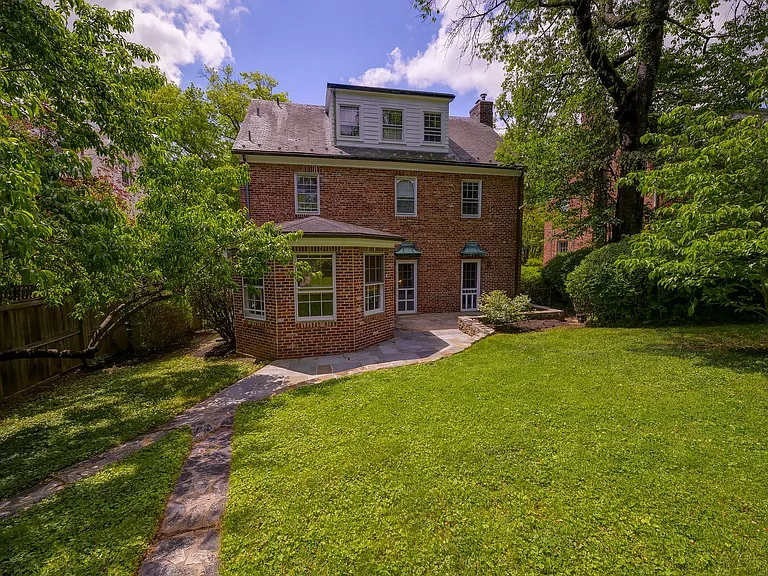 3677 Upton St NW — Photo 9