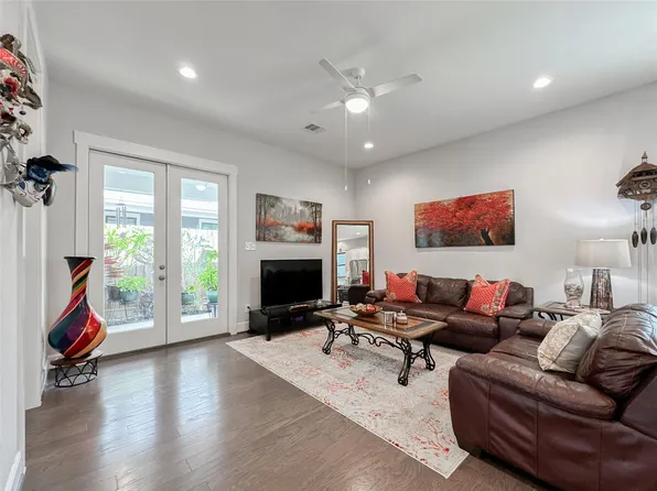1104 Pearlwood Dr, Houston, TX 77008
