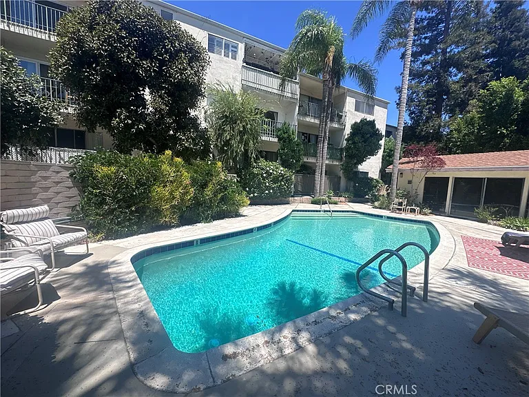 10240 Camarillo St — Photo 11