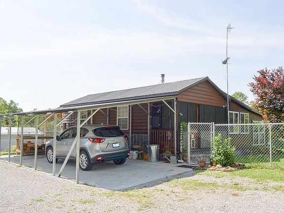 3rd image of 28 Cottage St