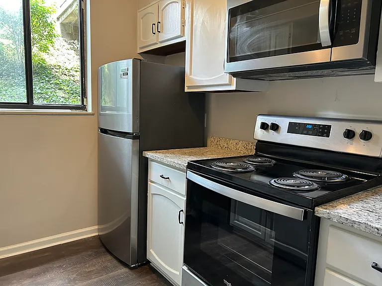 448 Grand Ave #2 — Photo 11