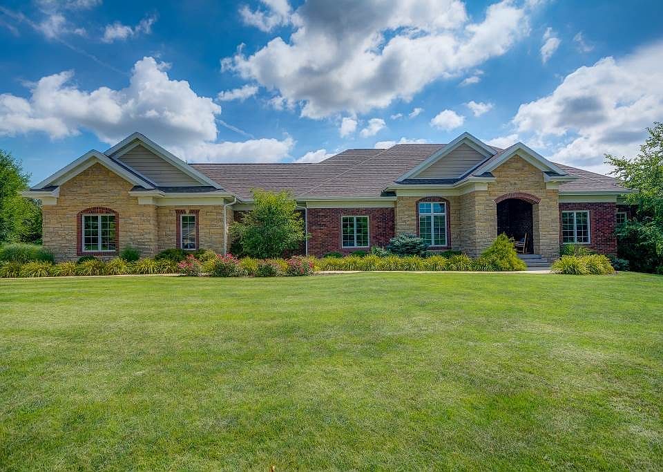 1st image of 16572 Forest Glen Ct