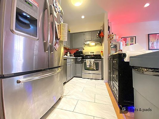 4th image of 450 Carlton Ave #1