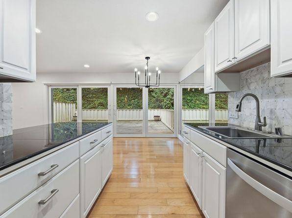 67 Brookwood Rd APT 11