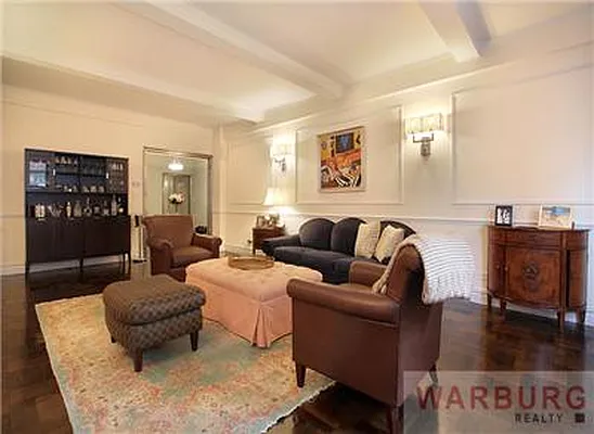 Sold by Warburg | media 6