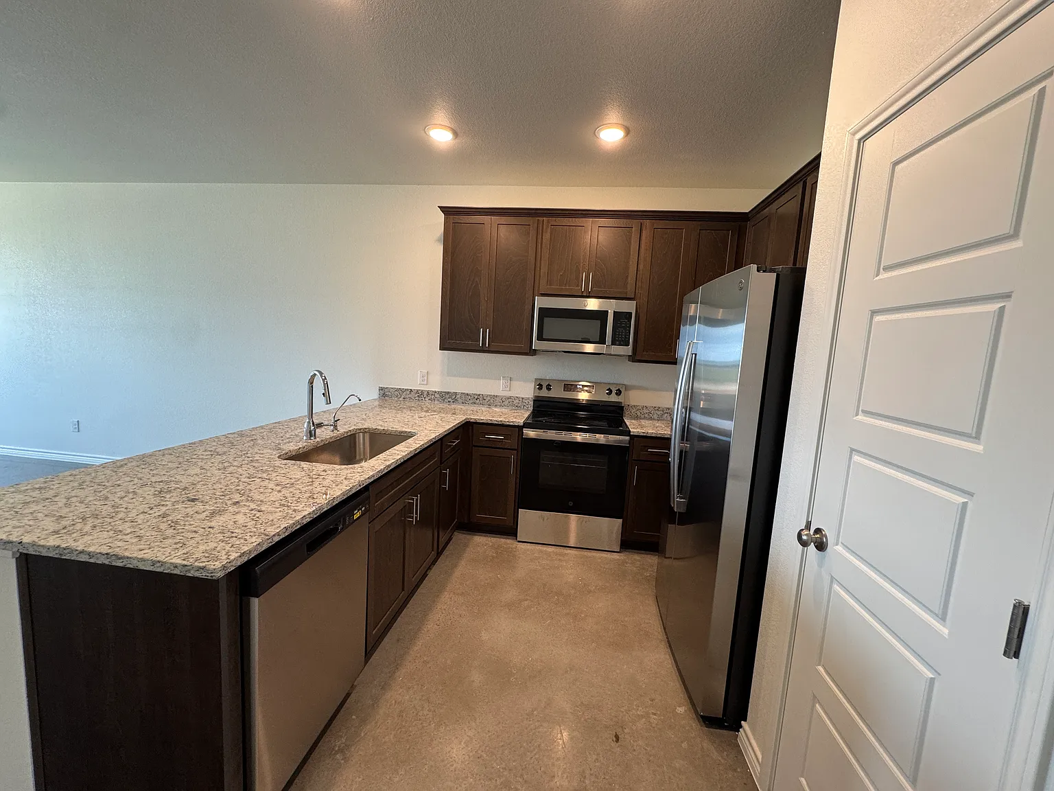 3 bed, 1175 sqft, $1,600 — Photo 4
