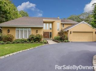 80 School House Ln, Roslyn Heights, NY 11577