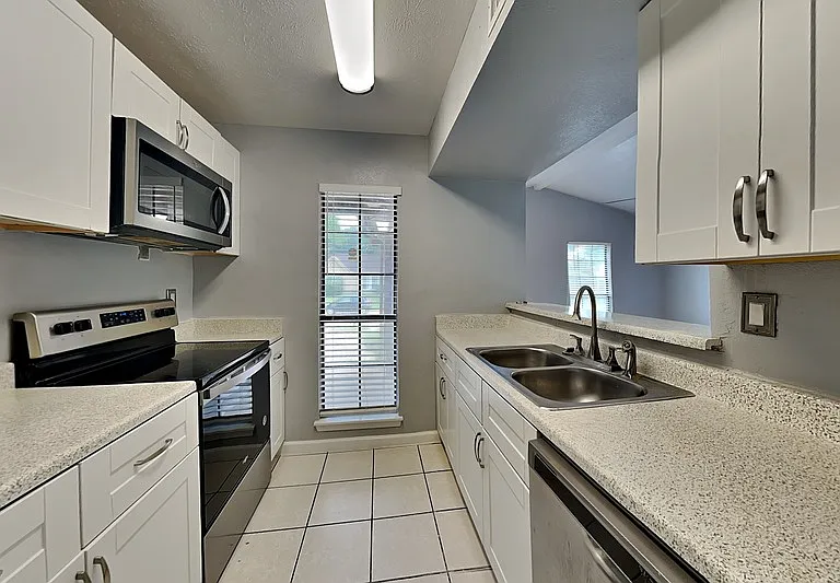 420 Dollins St — Photo 4