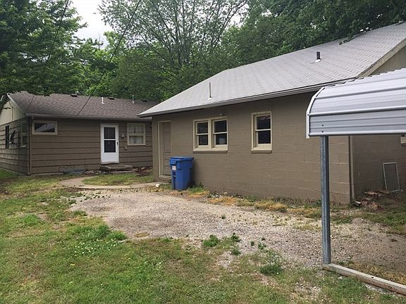 3rd image of 606 N Woodland St