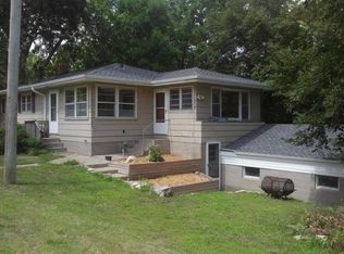 2375 Roselawn Ave W, Lauderdale, MN 55113