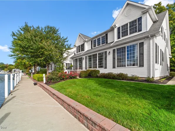 5011 Portage Dr, Vermilion, OH 44089