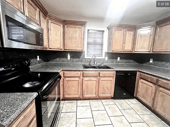 4th image of 4725 Wildwood Ln