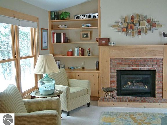 3rd image of 4403 Baywood Dr