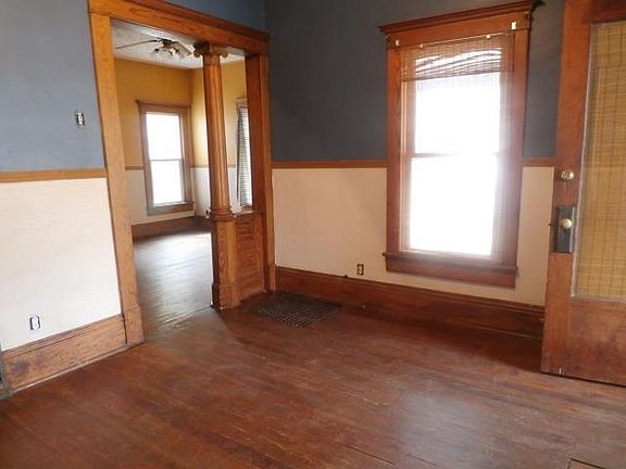 3rd image of 108 SE 2nd St
