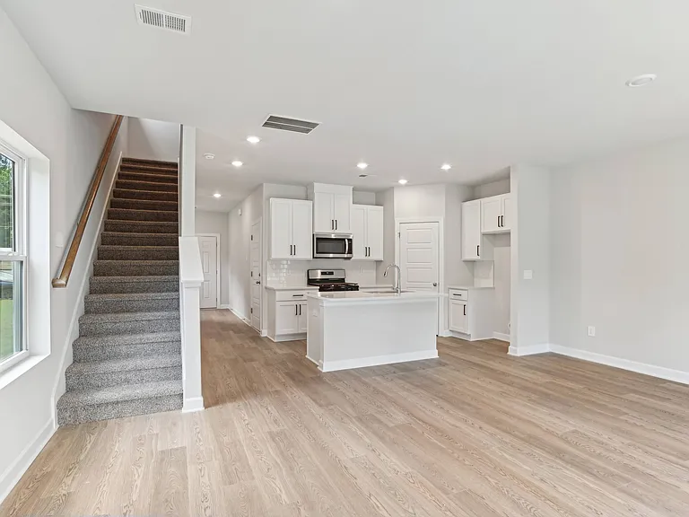 Gramercy Woods — Photo 23