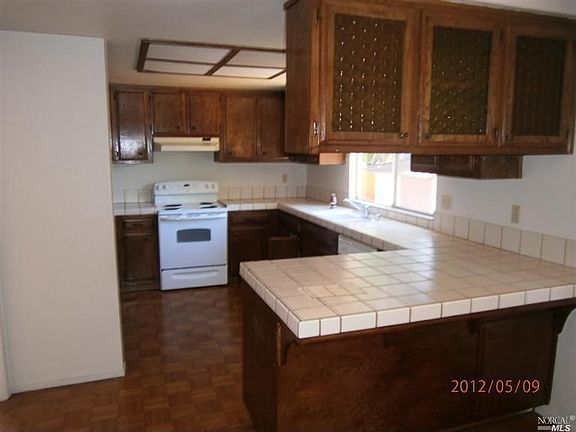 5th image of 667 Oakbrook Dr