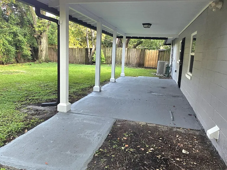 615 Luna Ct — Photo 24
