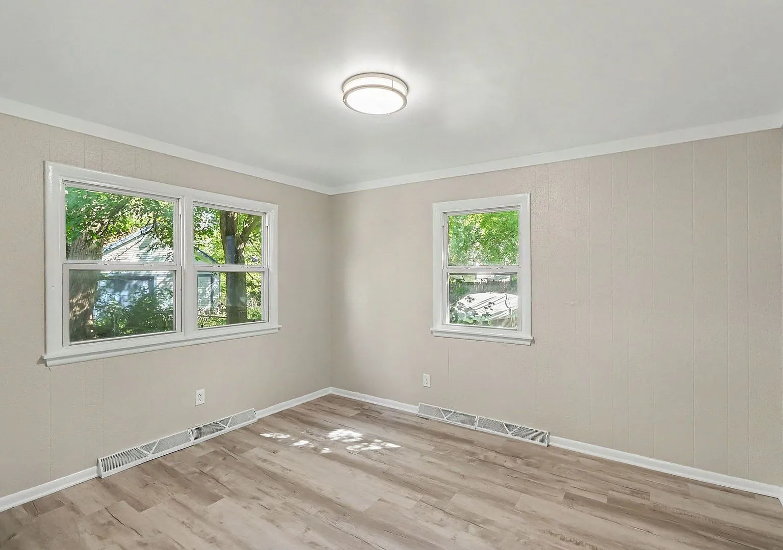 702 Fenimore Ave 3B/1BA Single-Family Home $1499- Ask about our Security Deposit Alternative! — Photo 4