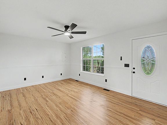 3rd image of 5323 Roaring Springs Rd
