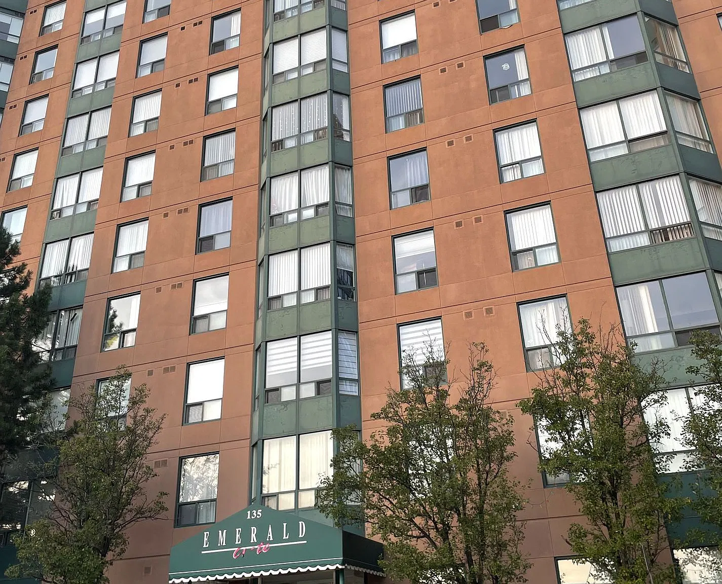 3 bed, $2,400 — Photo 1