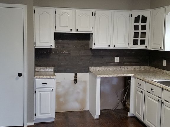 5th image of 610 Elizabeth Dr