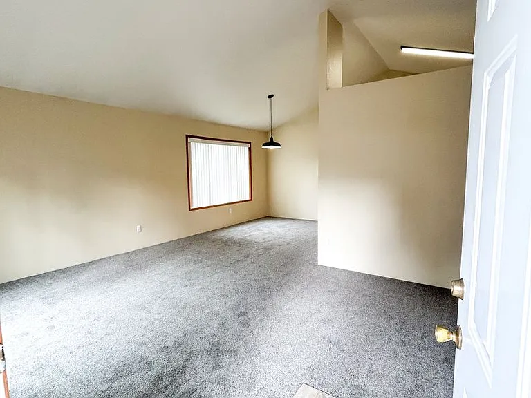 5743-5745 Glenridge Way #5747 — Photo 3