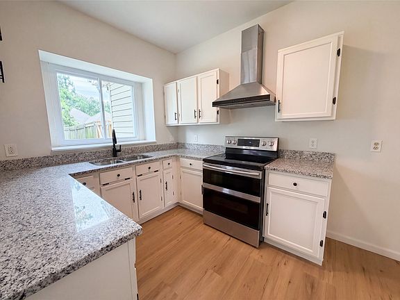 2nd image of 2804 Rice Dr