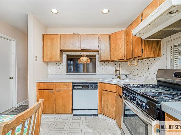 5th image of 224 Palombi Ct