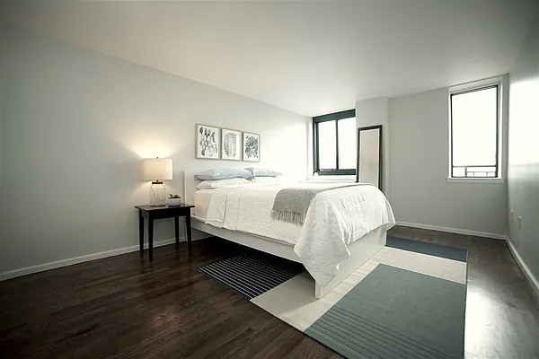 Sold by Urban Luxe | media 5