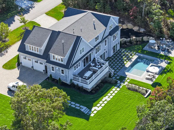 77 Highwood Lane, East Falmouth, MA 02536