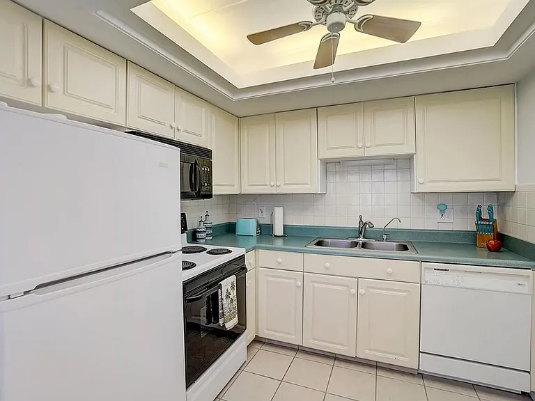 11720 Park Blvd #302-C — Photo 17