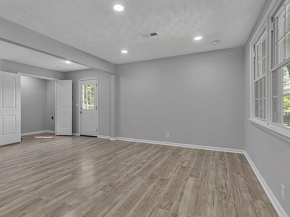 3rd image of 1411 Eagle St