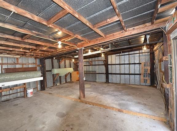 22x22 storage space/ workshop