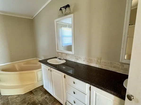 1033 State Highway 31, Mount Calm, TX 76673