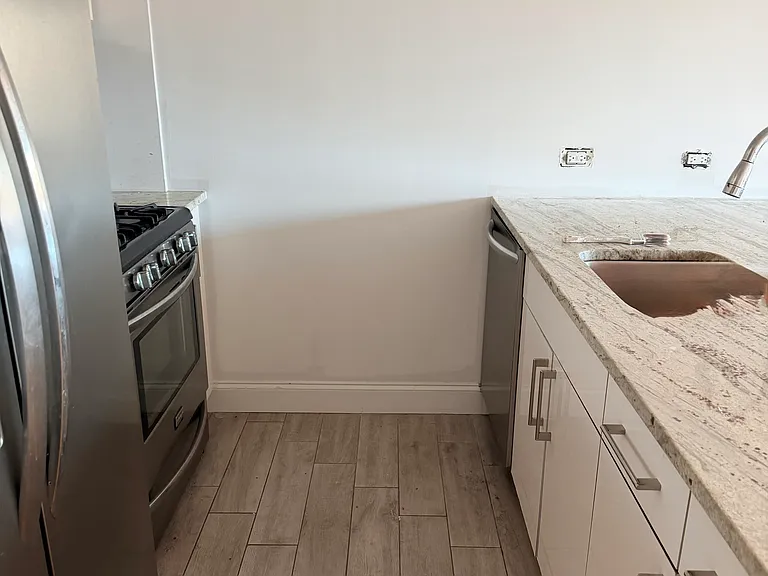 1701 Park Ave #403 — Photo 3