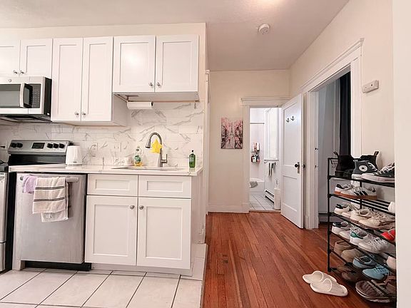 3rd image of 8 Ransom Rd #8R