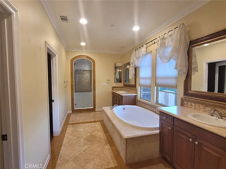 55 Valley Ter — Photo 14