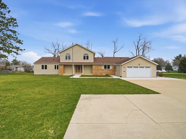 913 E Charles St, Oelwein, IA 50662