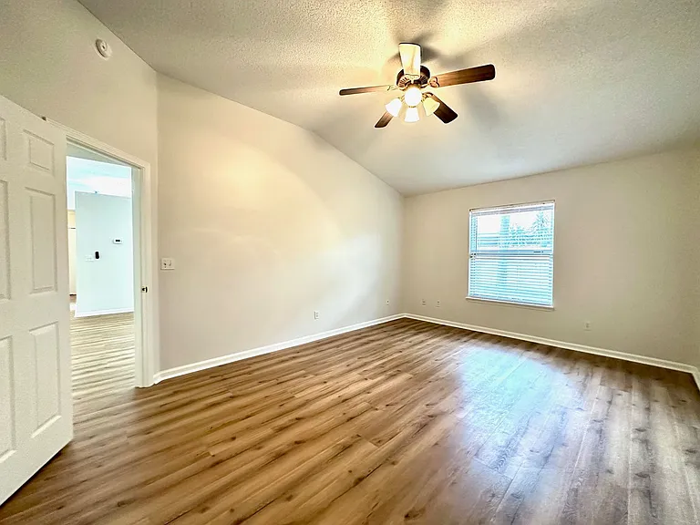 1803 Canterbury Ln — Photo 16