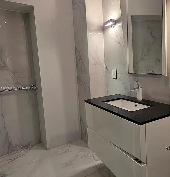 5255 Collins Ave #7G — Photo 13