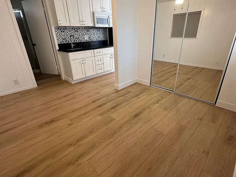 1141 Victor Ave — Photo 3