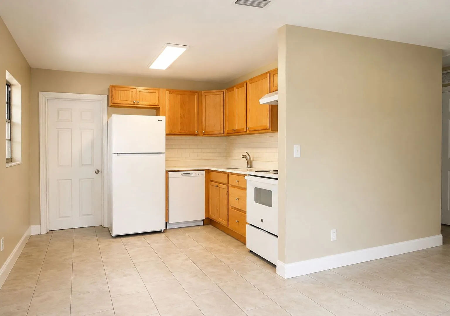 3 Bedroom, 1 Bathroom Home for Rent in Tampa! — Photo 4