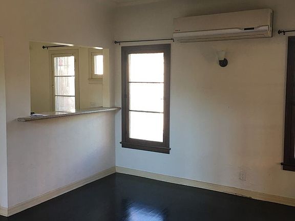 3rd image of 4741 Elmwood Ave APT 3
