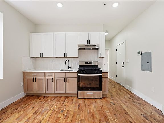 5th image of 112-114 N Walnut St #5F