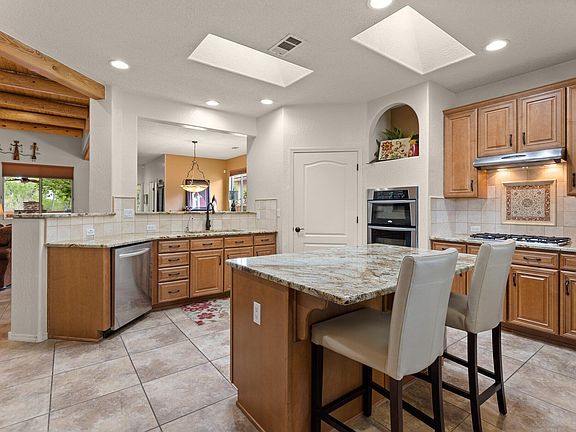 3rd image of 1006 Prairie Zinnia Dr